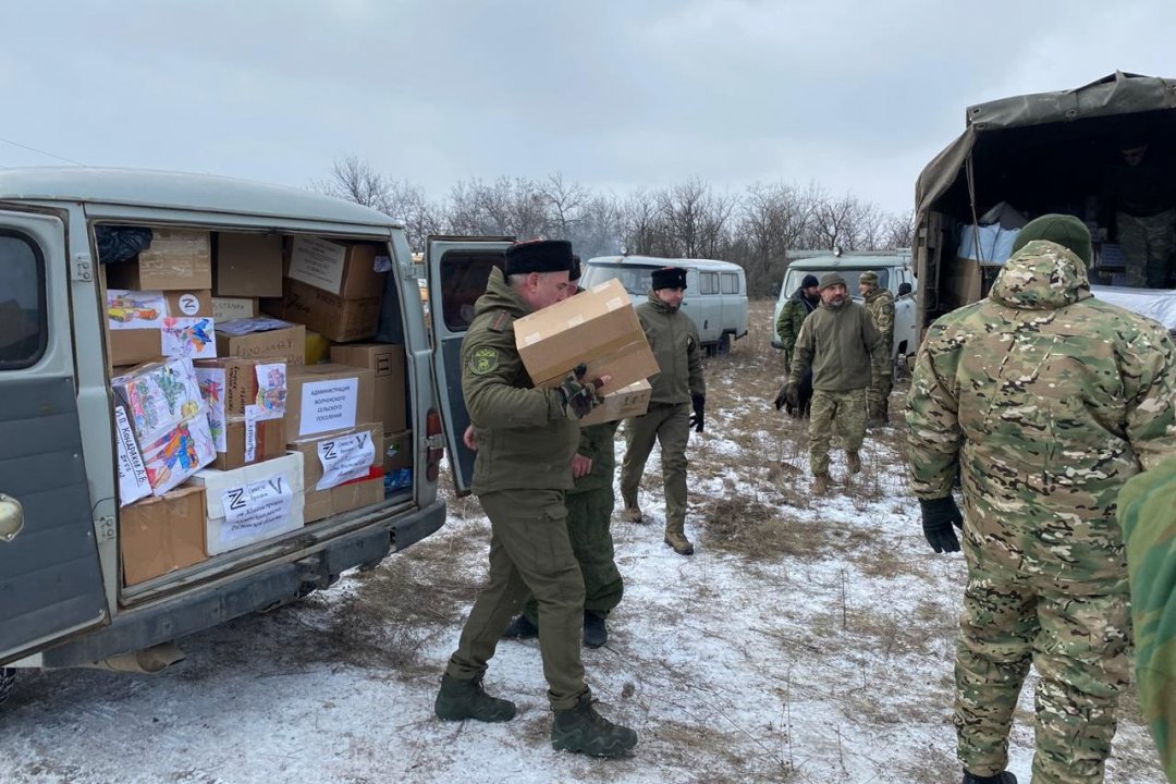 Казакам и военнослужащим, мобилизованным из Ростовской области, передали четыре автомобиля