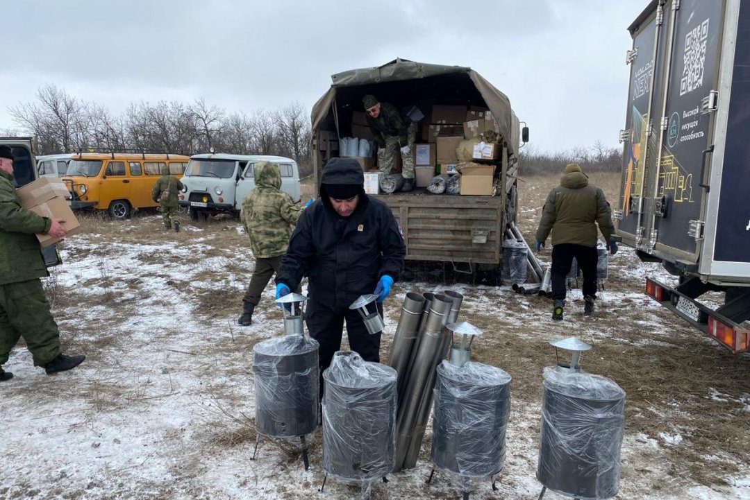 Казакам и военнослужащим, мобилизованным из Ростовской области, передали четыре автомобиля