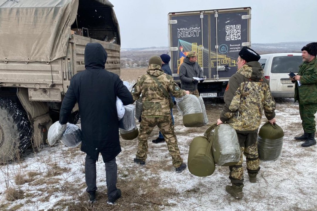 Казакам и военнослужащим, мобилизованным из Ростовской области, передали четыре автомобиля